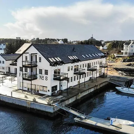 Large Seaside Apartment At Kremmarholmen, 5Br Leilighet *