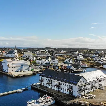 Large Seaside Apartment At Kremmarholmen, 5Br Leilighet *