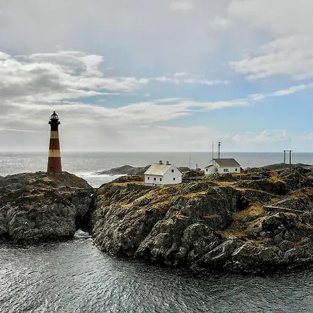 Large Seaside Apartment At Kremmarholmen, 5Br